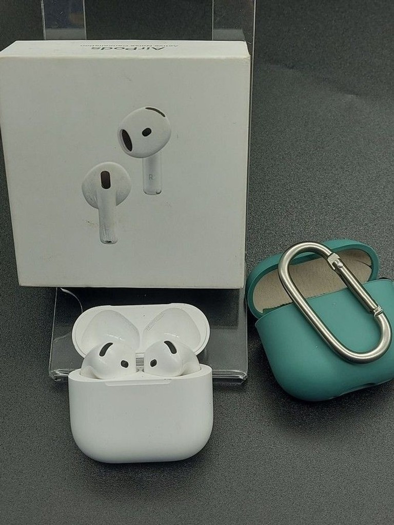 Оголошення Apple airpods 4 with active noise cancellation Б/У