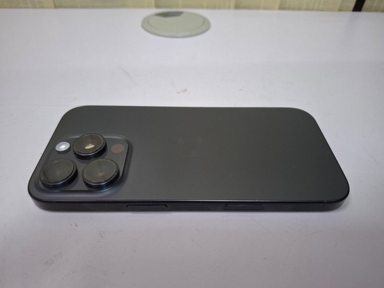 Apple iPhone 16 Pro 256GB eSIM White Titanium (MYMH3) Код:01-201163468. Зображення 7