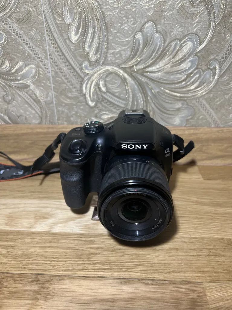 Дешиво Sony Alpha 3500 {18-50mm f/4-5.6} с ломбарда