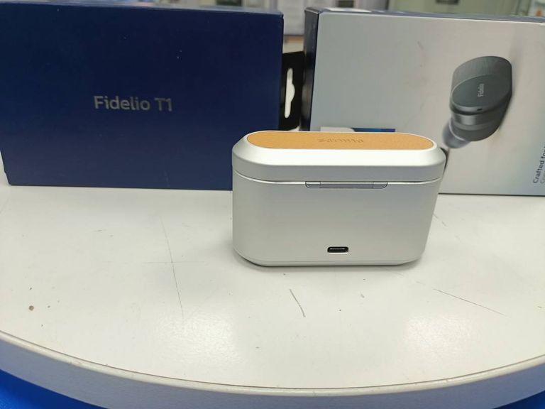 Дешево Philips Fidelio T1 White (T1WT/00) з ломбарду