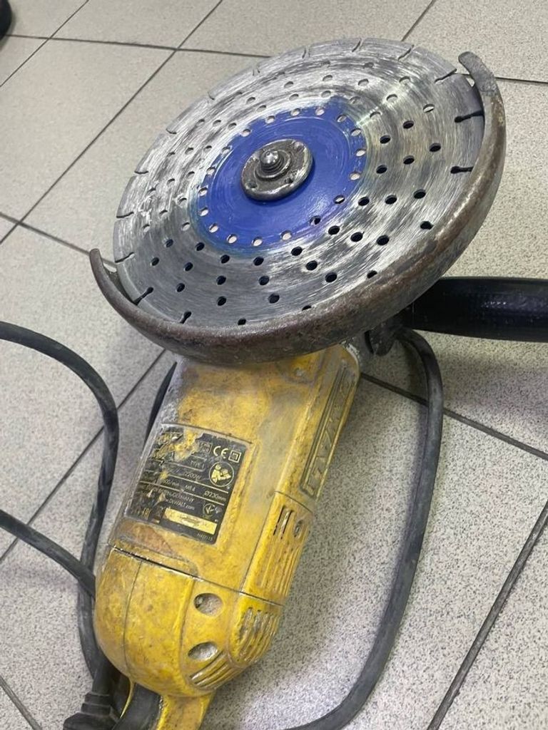 Дешево Dewalt DWE492 з ломбарду