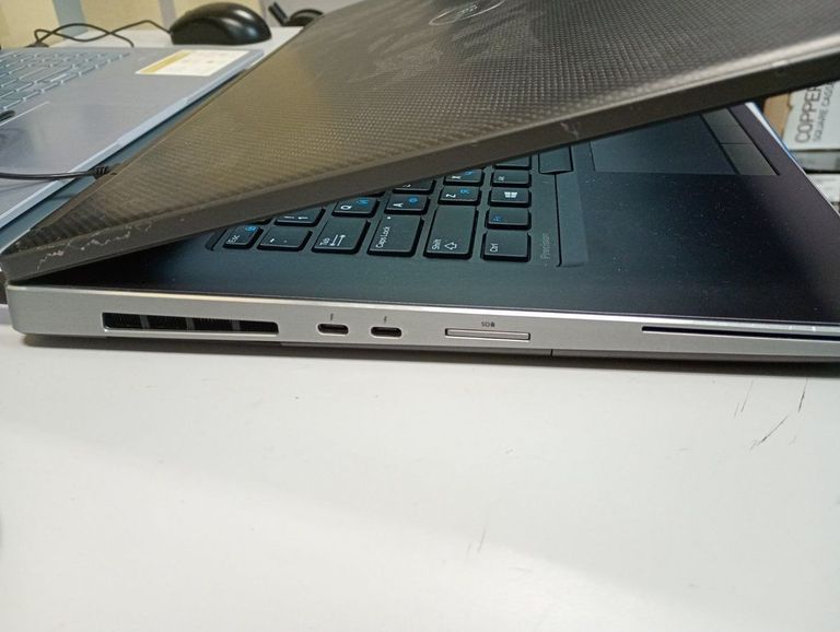 Dell 17/core i7 9850h ddr4/32gb ddr4/hdd *відсутній/ssd 512 gb/quadro rtx 3000 6gb Код:01-200776932. Зображення 6