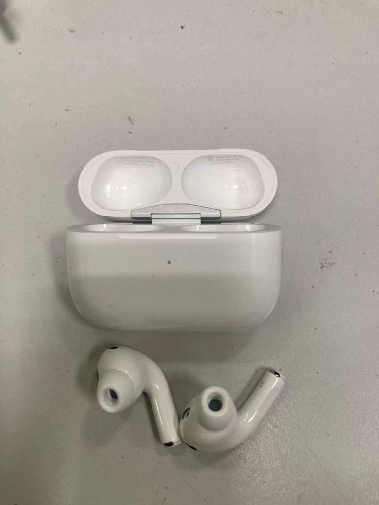 Дешево Apple airpods pro 2nd generation with magsafe charging case usb-c з ломбарду