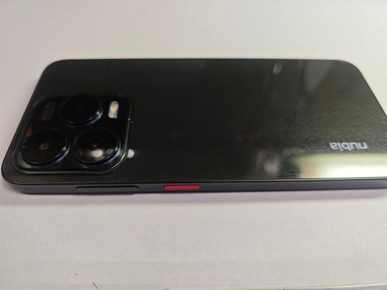 Zte Nubia V70 Design 8/256GB Gray Код:01-200835278. Зображення 6