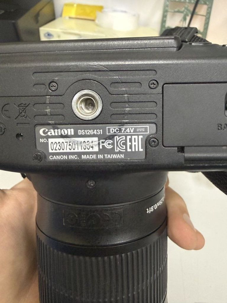 Дешево Canon eos 700d + efs 18-55mm macro 0.25m/0.8ft з ломбарду