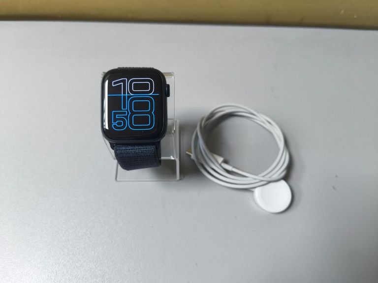 Купити Apple watch se 2 gps 44mm aluminium case Б/У