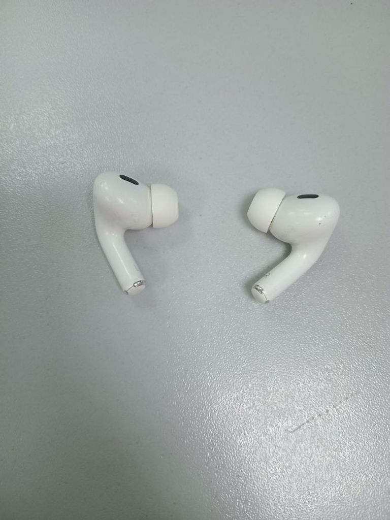Дешево Apple airpods pro 2nd generation with magsafe charging case usb-c з ломбарду