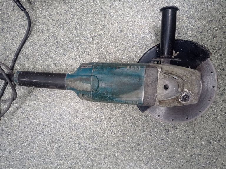 Купити Makita GA7020 Б/У