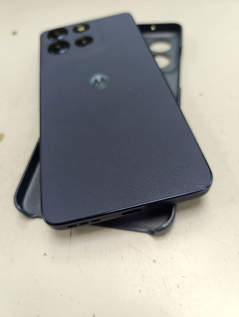 Дешиво Motorola moto g86 5g 8/256gb spellbound с ломбарда