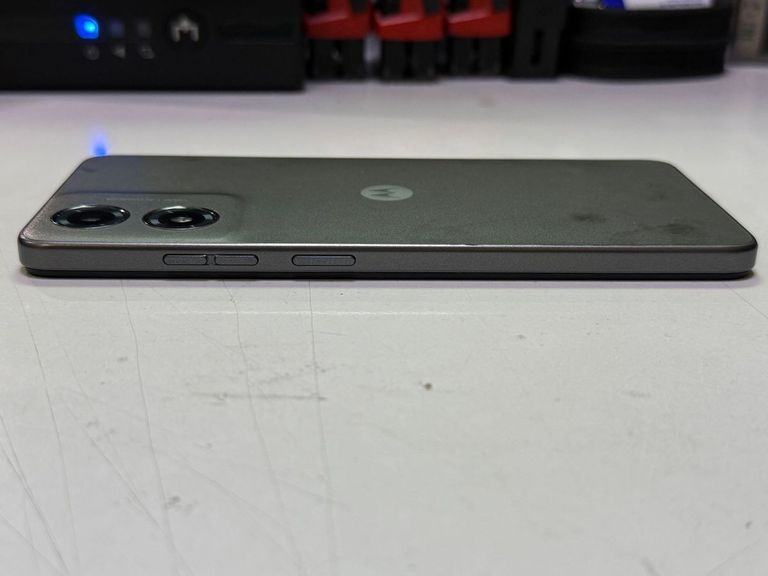 Дешево Motorola moto e14 4/64gb з ломбарду