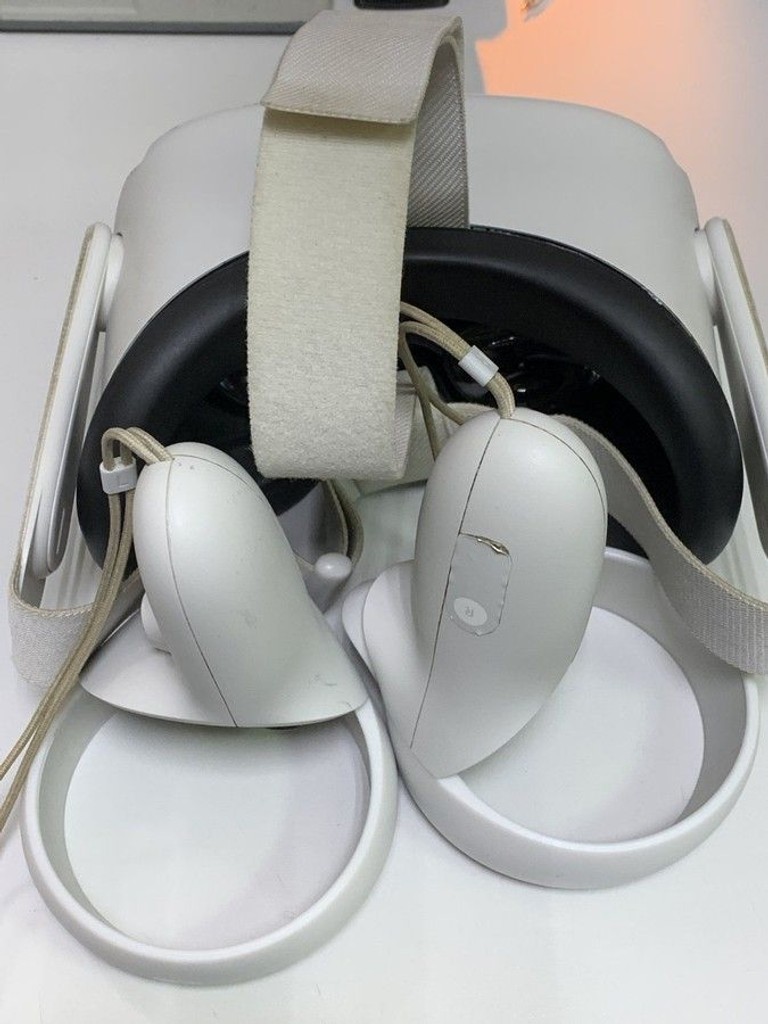 Купить Oculus Quest 2 128 GB Б/У