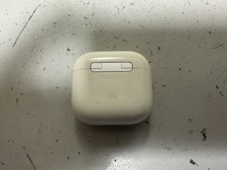 Оголошення Apple airpods 4 with active noise cancellation Б/У