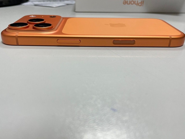 Apple iPhone 17 Pro 256GB Deep Blue (MG8J4) Код:01-200963002. Изображение 6