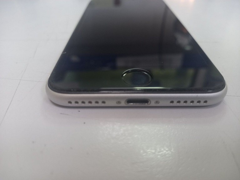 Розпродаж Apple iPhone SE 2020 128GB Black Slim Box (MHGT3), продавець Техноскарб