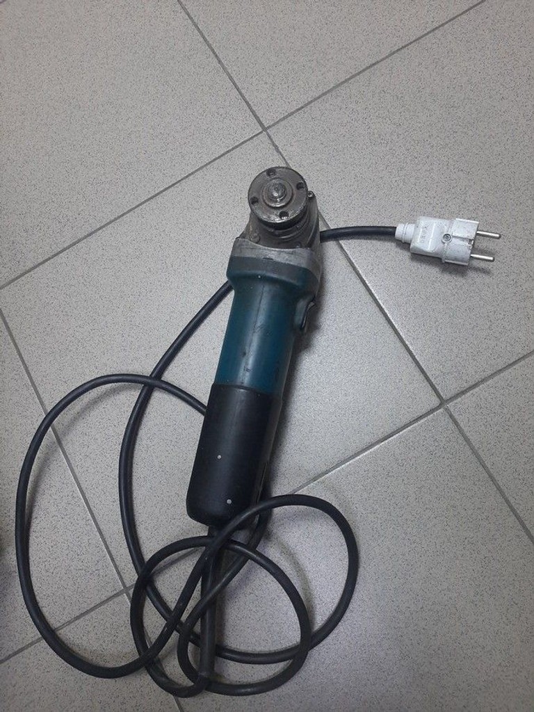 Дешево Makita 9558HN з ломбарду