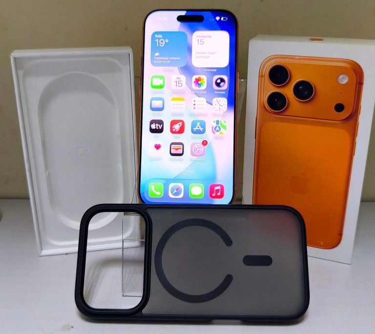 Купити Apple iPhone 17 Pro 256GB Deep Blue (MG8J4) Б/У