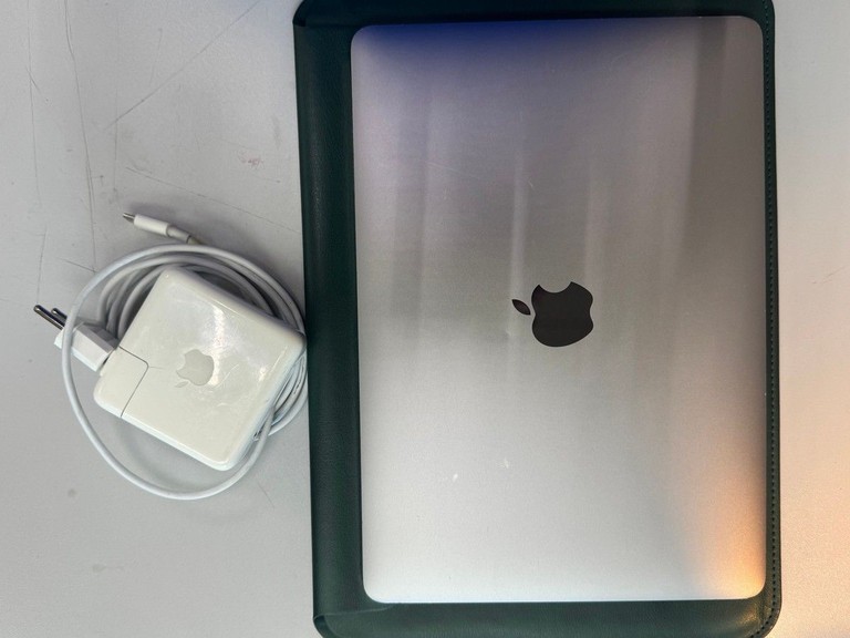 Объявление Apple macbook a1534 12" core m3 1,2ghz/ram 8gb/ssd 256gb/intel hd graphics 615 Б/У