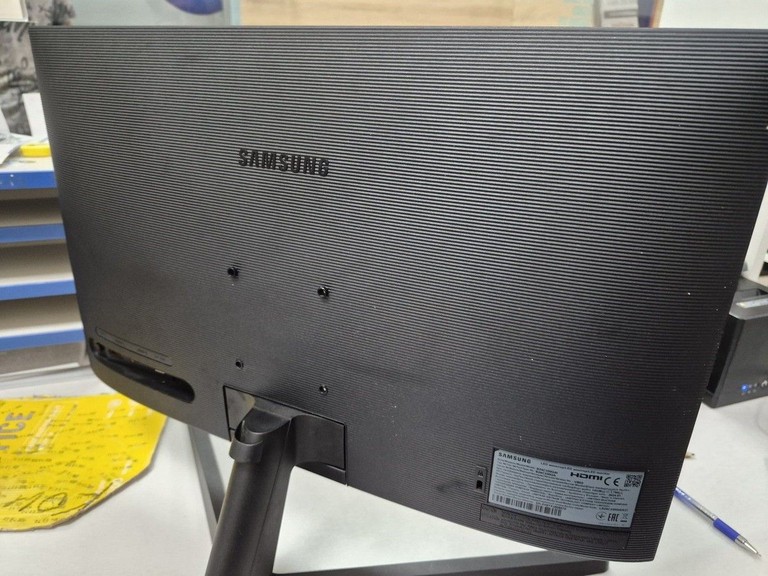 Дешево Samsung s24c330g з ломбарду