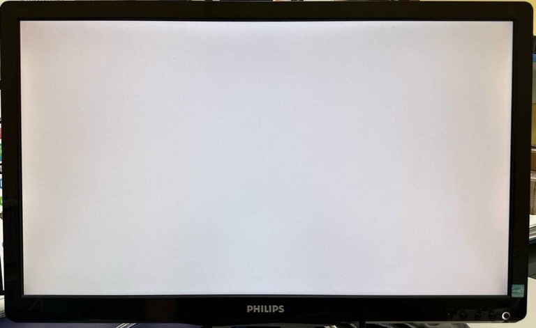 Дешево Philips 226v4l з ломбарду