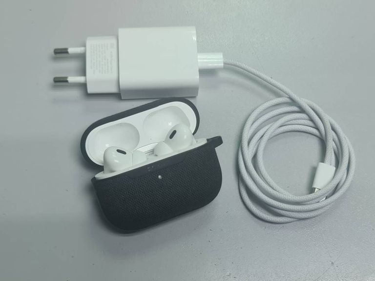 Apple airpods pro 2nd generation with magsafe charging case usb-c