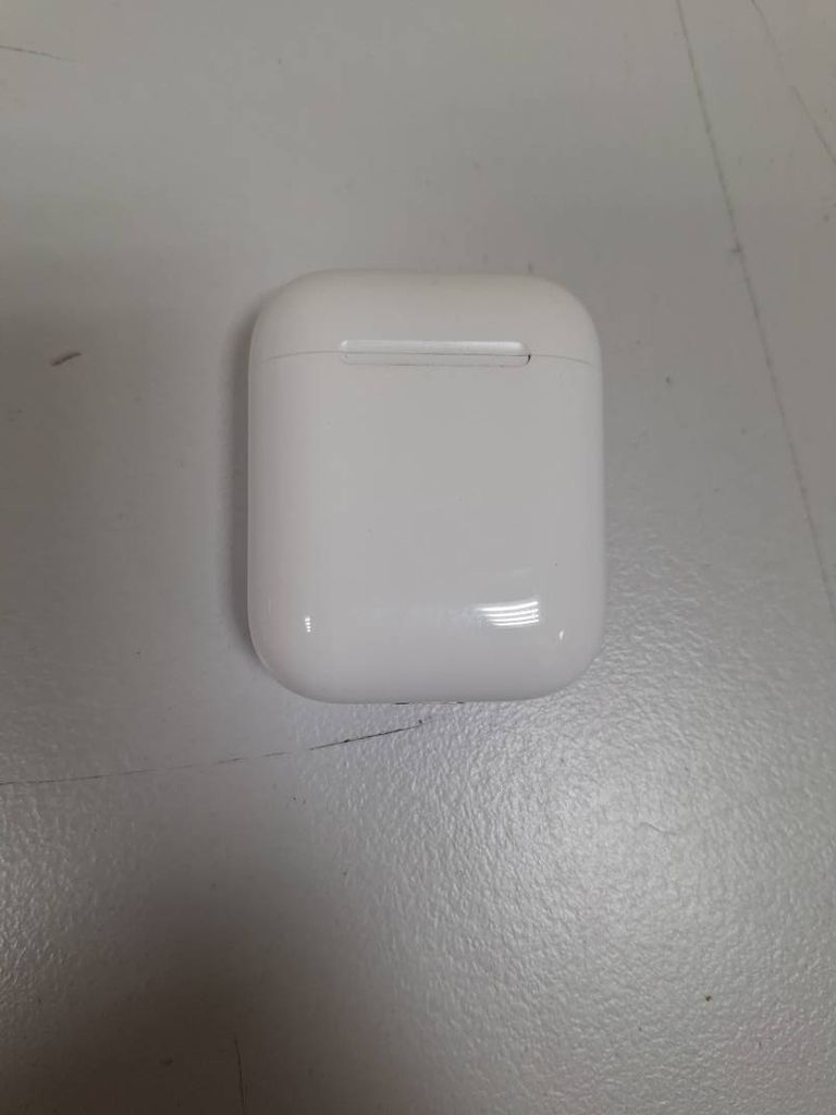 Apple airpods 2nd generation with charging case