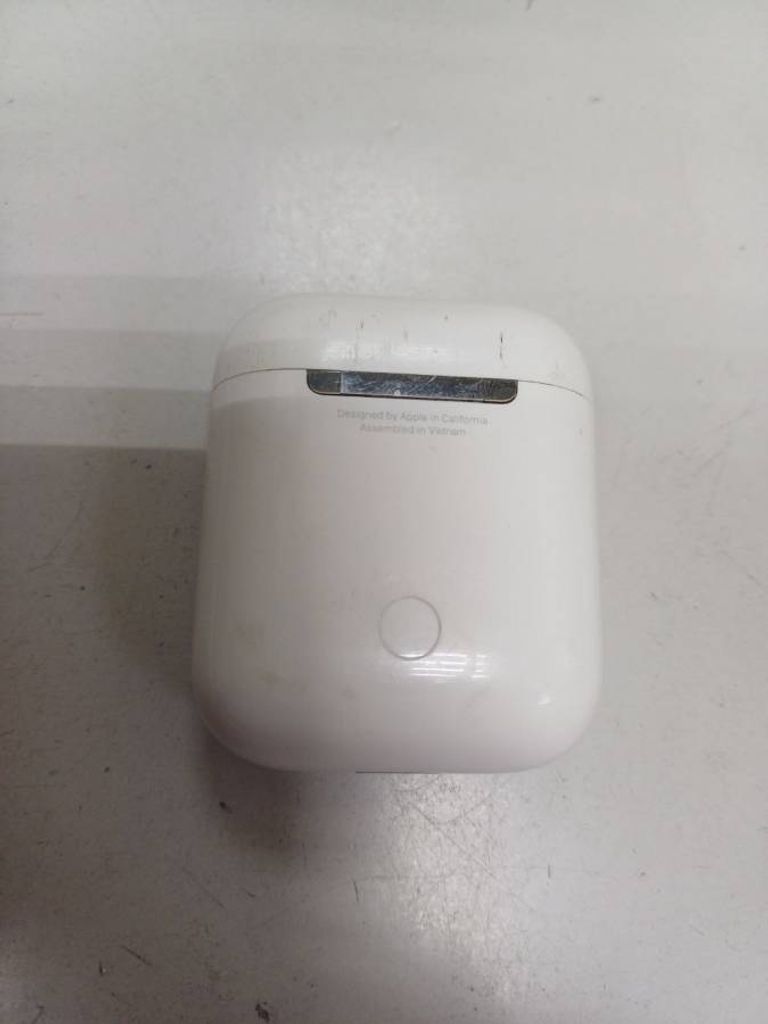 Apple airpods 2nd generation with charging case