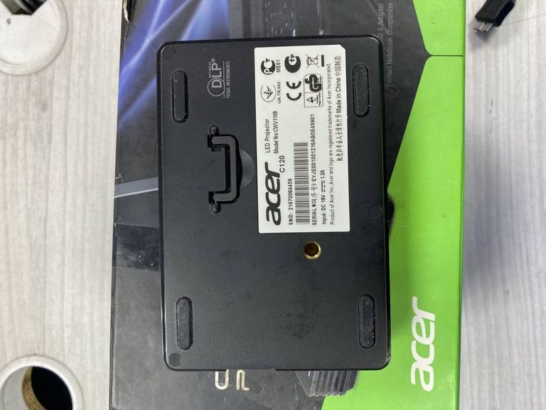 Оголошення Acer C120 (EY.JE001.002) Б/У
