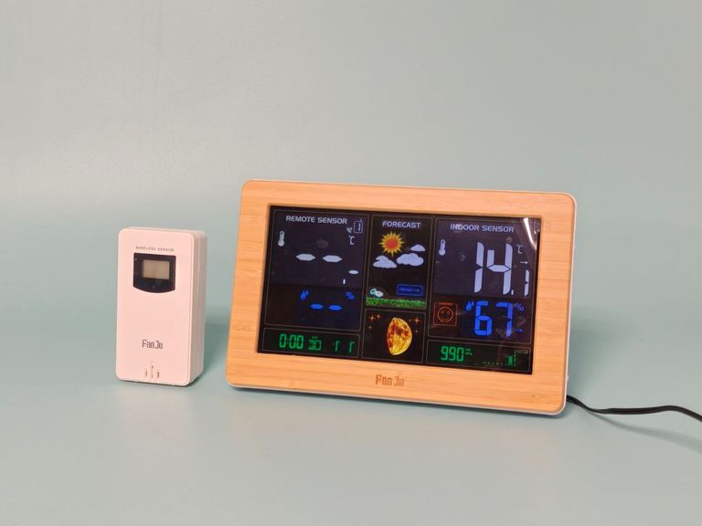 Купити Багатофункціональна цифрова метеостанція FanJu FJ3378 з термометром, гігрометром і барометром і портом USB. Колір: Дерево. Б/У