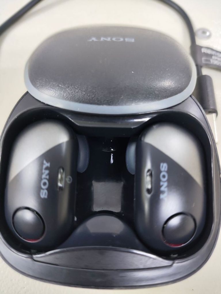 Купить Sony WF-SP700N Black Б/У