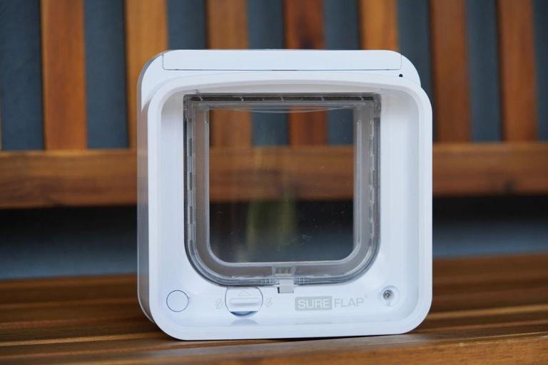 Дешиво SureFlap Дверцята для кішок з чіпом автоматична 140*140мм, білий. Нові. с ломбарда
