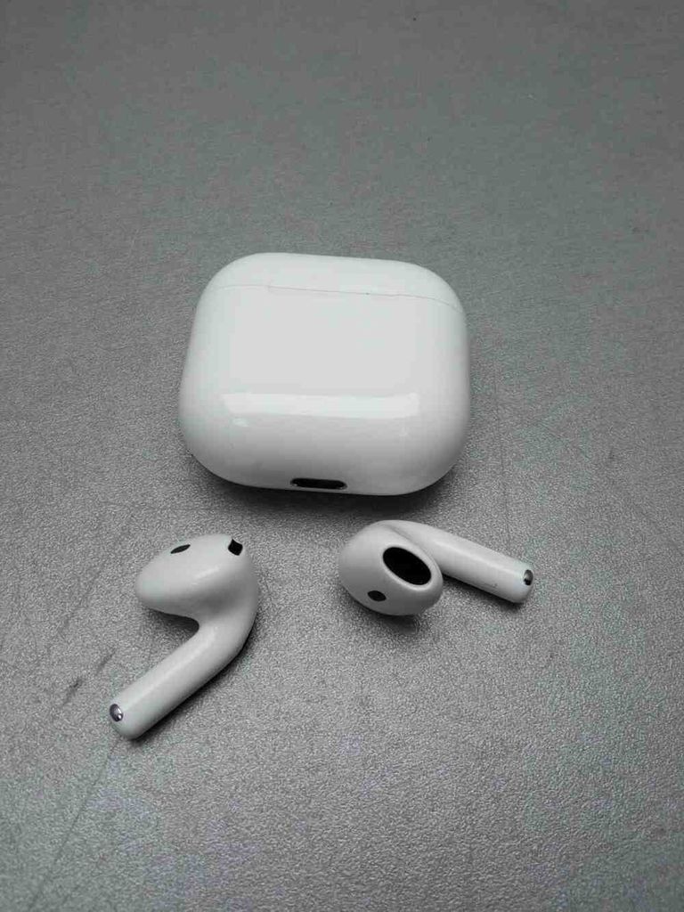 Купити Apple AirPods 4 (MXP63) Б/У