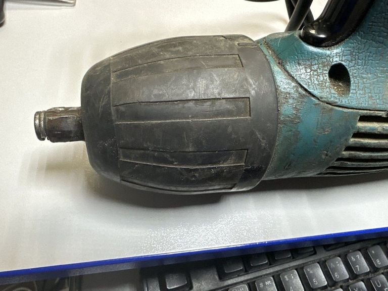 Дешево Makita 6905H з ломбарду