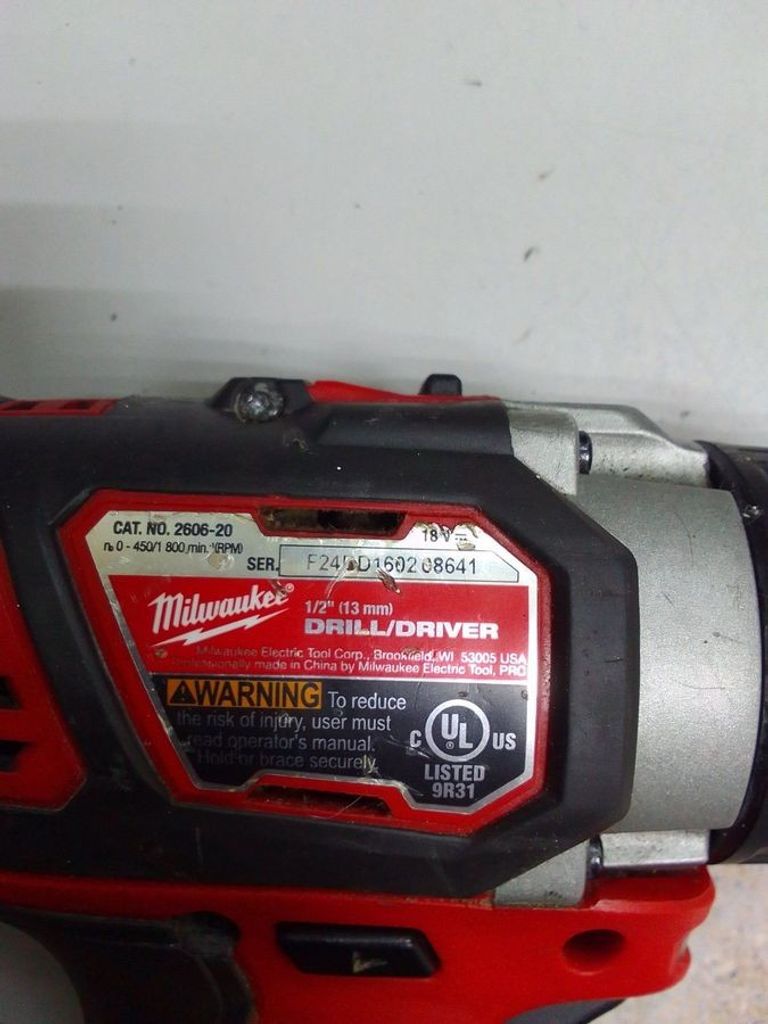 Дешиво Milwaukee m18 2606-20 с ломбарда