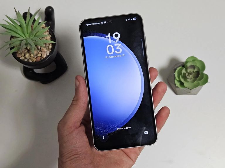 Купить Samsung Galaxy S23 FE SM-S711B 8/128GB Graphite Б/У