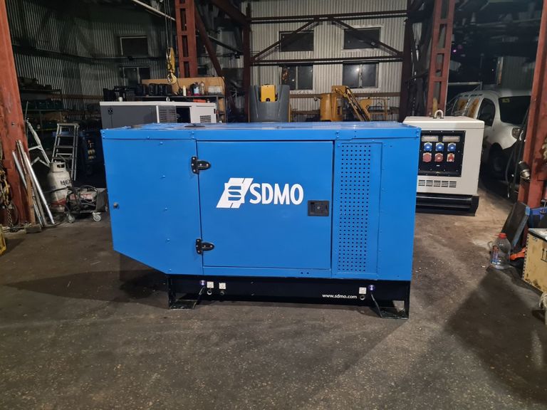 Купити SDMO J44K у кожусі Б/У