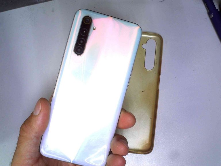 Оголошення Realme 6 4/128GB Blue Б/У