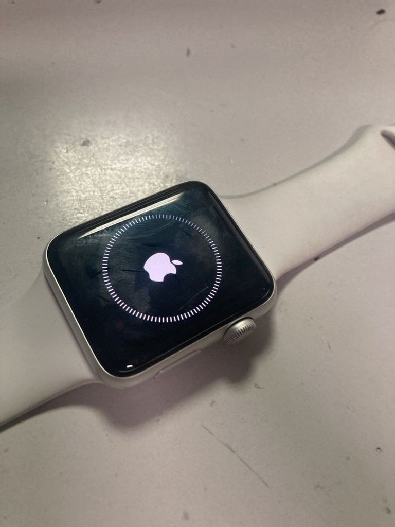 Дешево Apple watch series 3 gps 42mm aluminium case a1859 з ломбарду