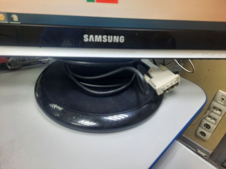 Оголошення Samsung 223bw Б/У