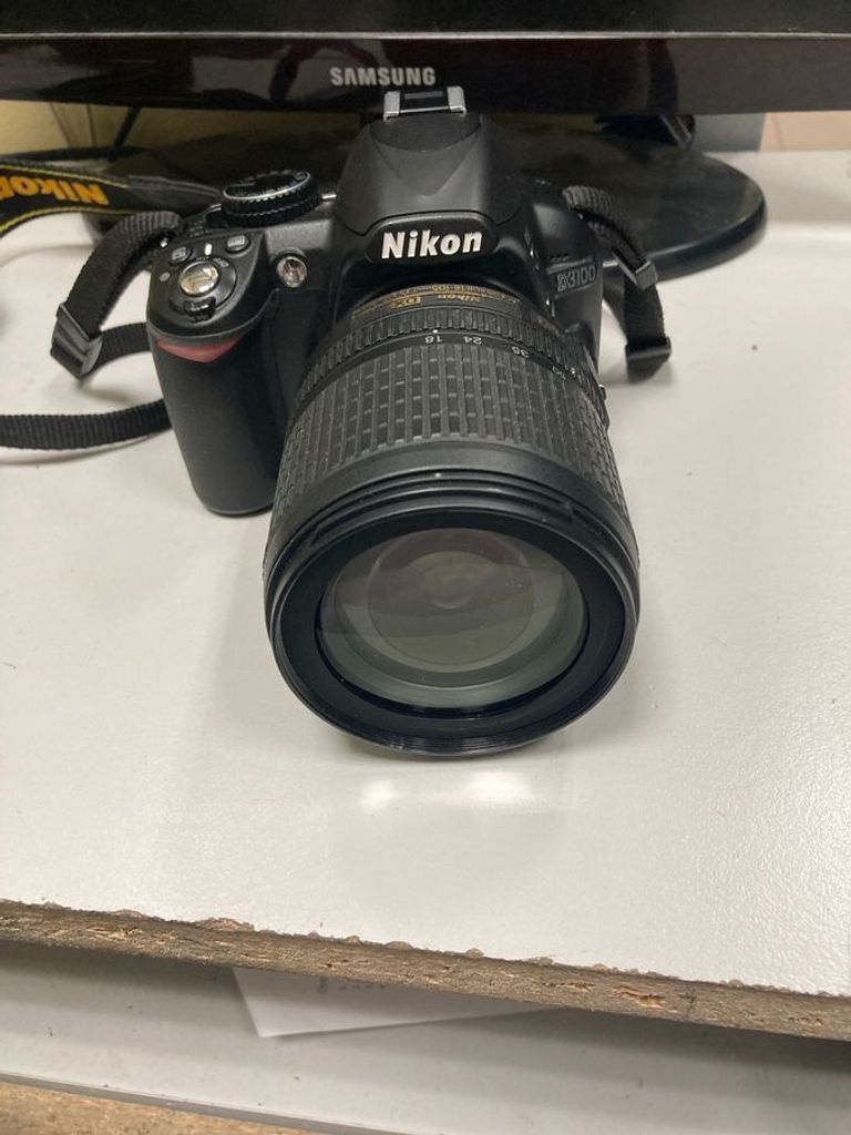 Дешево Nikon d3100 + af-s nikkor 18-105mm 1:3,5-5,6g ed vr dx з ломбарду