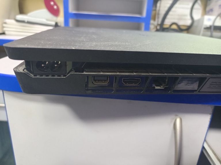 Дешиво Sony PlayStation 4 Slim 1TB Black с ломбарда