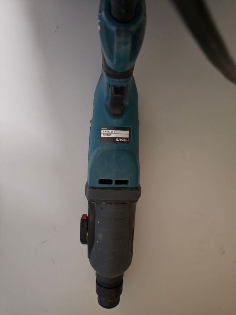 Дешево Makita HR2470 з ломбарду