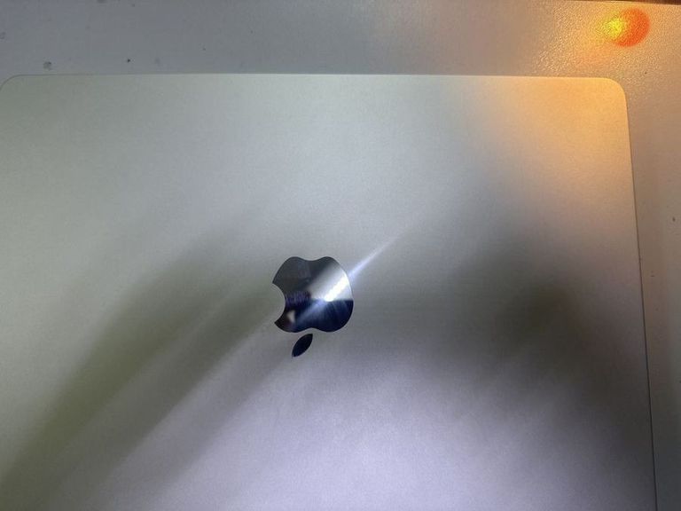 Оголошення Apple macbook air 13,6" m2 2022 Б/У