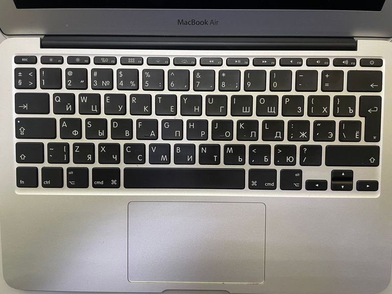 Дешиво Apple macbook air a1465 11.6" core-i5 1,7ghz/ram 4gb/ssd 64gb/intel hd graphics 4000 с ломбарда