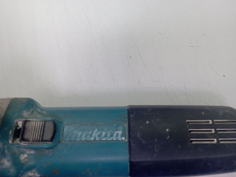 Купить Makita 9558HN Б/У