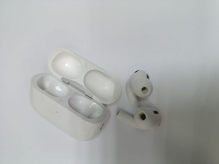 Apple airpods pro 2nd generation with magsafe charging case usb-c Код:01-200887058. Изображение 5