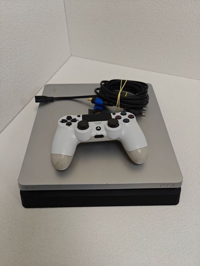 Купить  Sony PlayStation 4 Slim 1TB Black Б/У