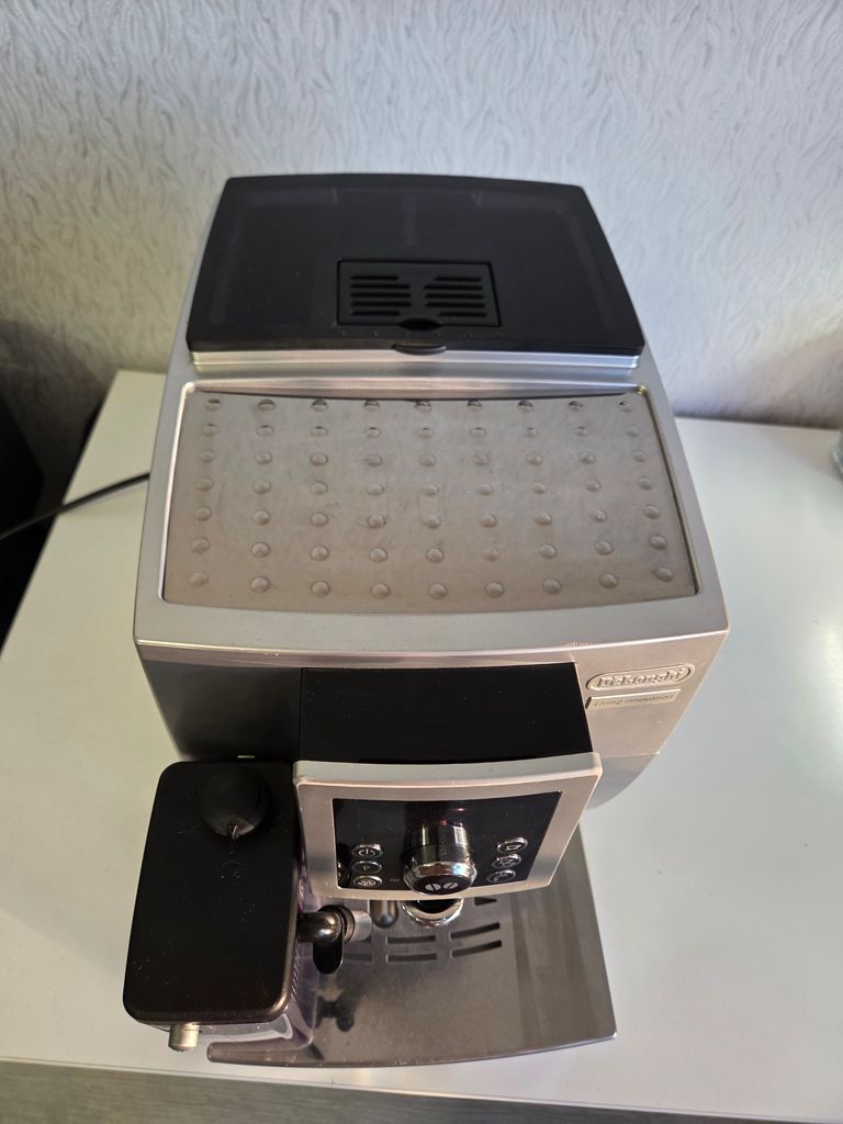 Дешиво Delonghi ECAM 23.450.S с ломбарда