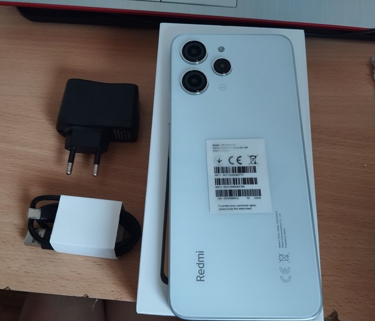 Купити Xiaomi Redmi 12 8/256GB Polar Silver (no NFC) Б/У