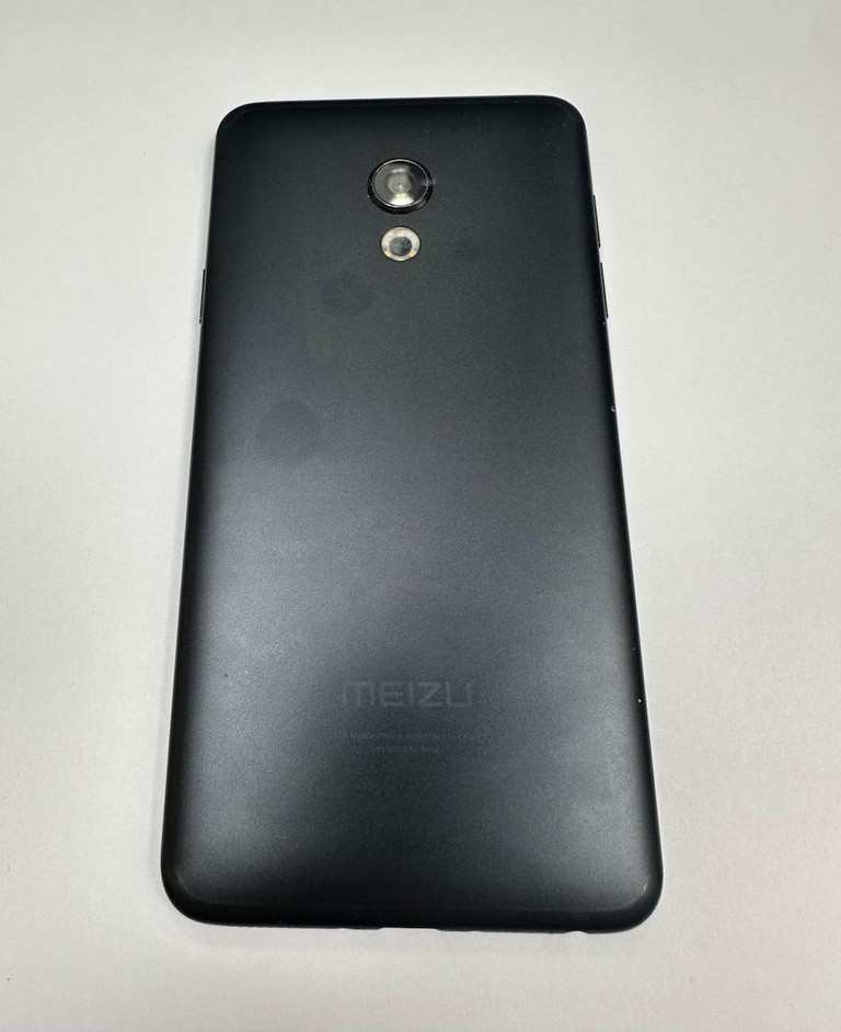 Оголошення Meizu 15 Lite 4/64GB Black Б/У