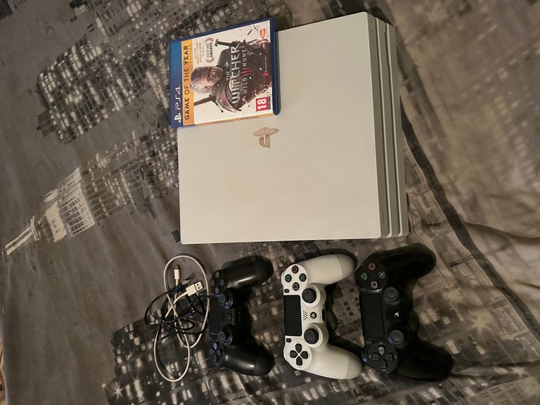 Sony Playstation 4 Pro 1TB + DualShock 4 Код:null. Изображение 6